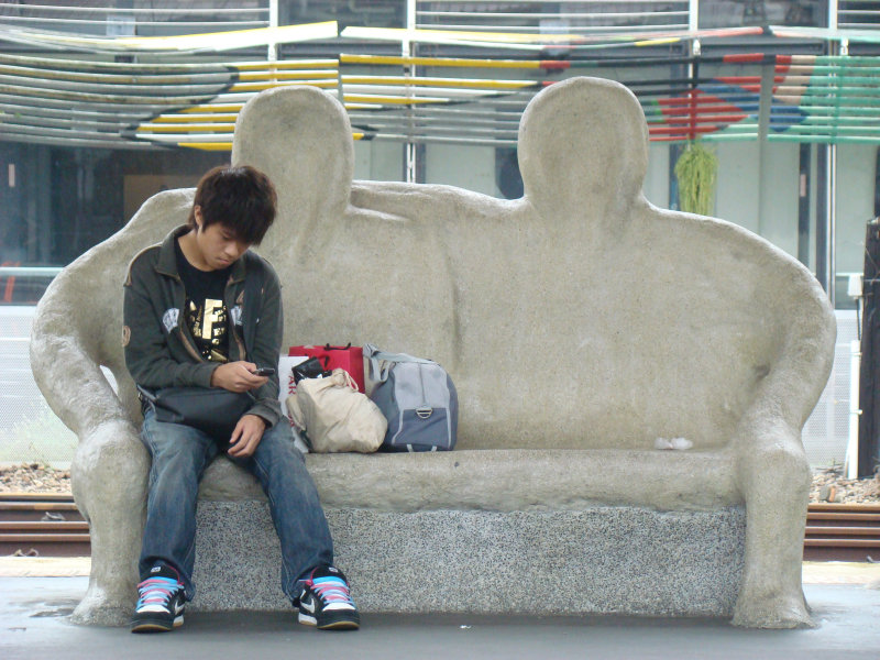 台灣鐵路旅遊攝影台中火車站月台景物篇公共藝術-大同國小美術班-偶然與巧合-III區攝影照片185