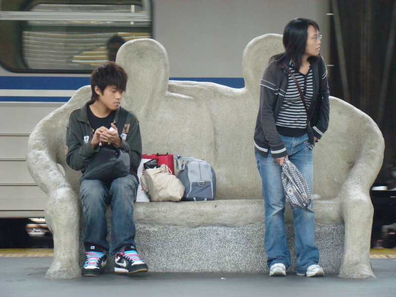 台灣鐵路旅遊攝影台中火車站月台景物篇公共藝術-大同國小美術班-偶然與巧合-III區攝影照片188