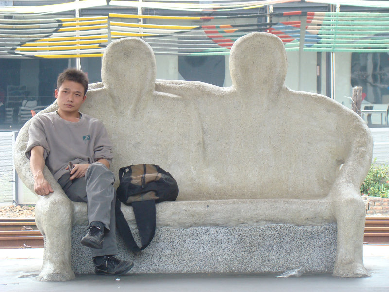 台灣鐵路旅遊攝影台中火車站月台景物篇公共藝術-大同國小美術班-偶然與巧合-III區攝影照片189