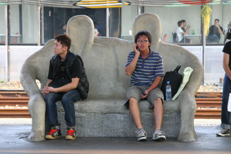 台灣鐵路旅遊攝影台中火車站月台景物篇公共藝術-大同國小美術班-偶然與巧合-III區攝影照片199