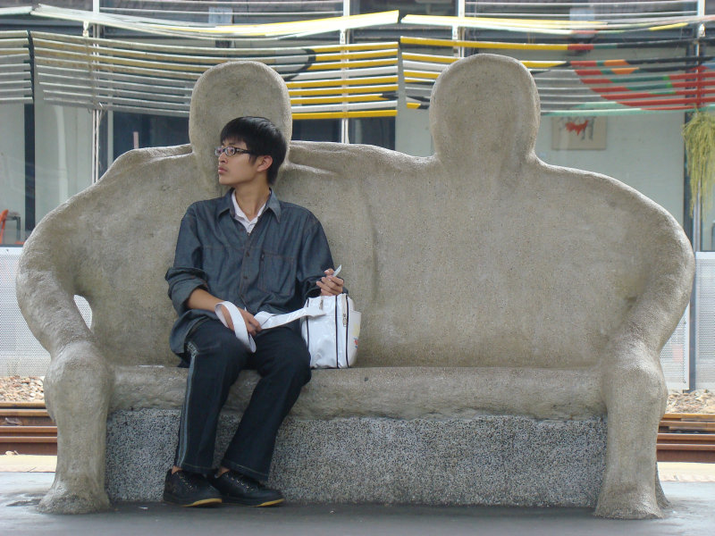 台灣鐵路旅遊攝影台中火車站月台景物篇公共藝術-大同國小美術班-偶然與巧合-II區攝影照片2