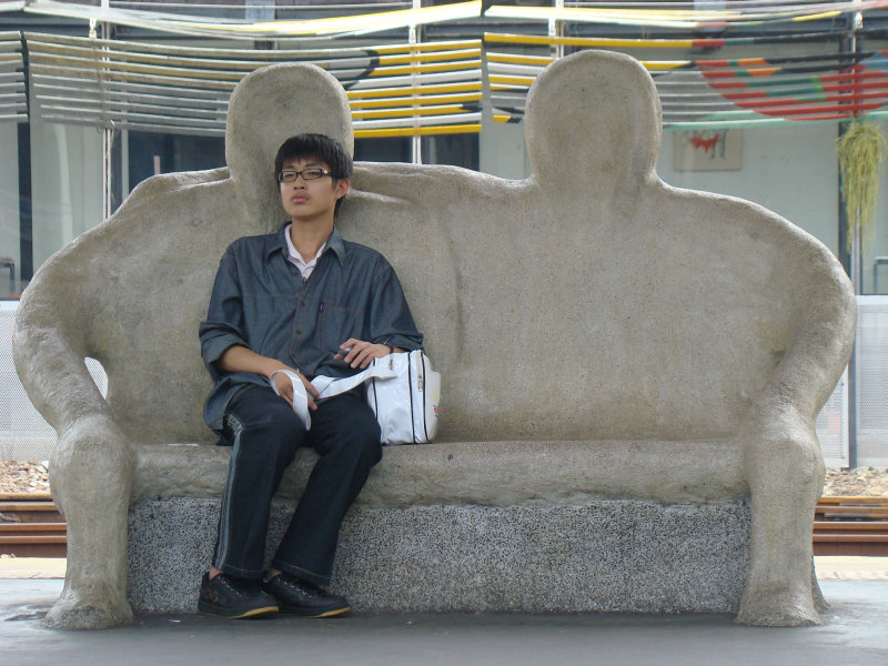 台灣鐵路旅遊攝影台中火車站月台景物篇公共藝術-大同國小美術班-偶然與巧合-II區攝影照片4