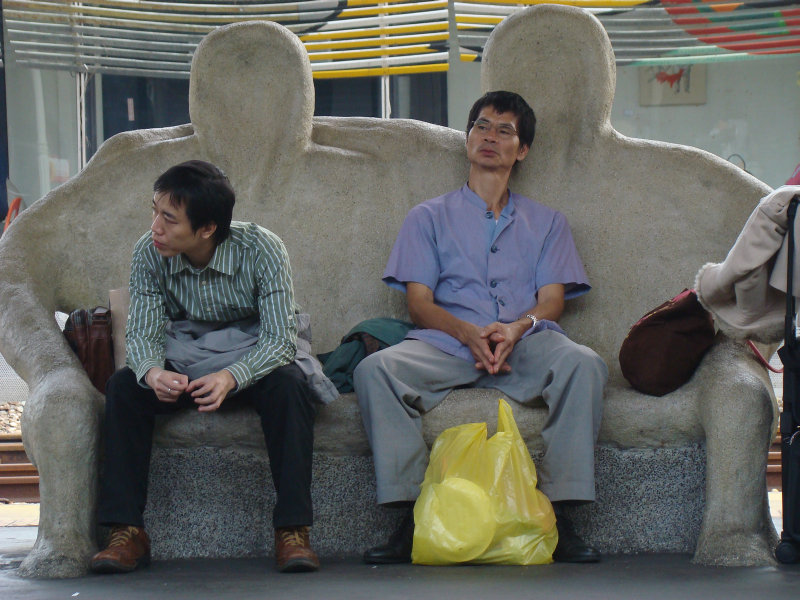 台灣鐵路旅遊攝影台中火車站月台景物篇公共藝術-大同國小美術班-偶然與巧合-II區攝影照片8