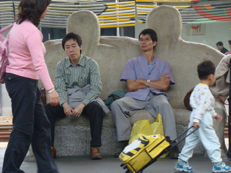 台灣鐵路旅遊攝影台中火車站月台景物篇公共藝術-大同國小美術班-偶然與巧合-II區攝影照片13