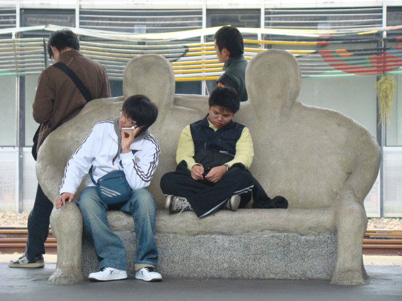 台灣鐵路旅遊攝影台中火車站月台景物篇公共藝術-大同國小美術班-偶然與巧合-II區攝影照片23