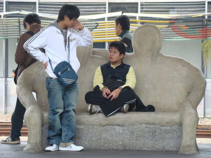 台灣鐵路旅遊攝影台中火車站月台景物篇公共藝術-大同國小美術班-偶然與巧合-II區攝影照片24