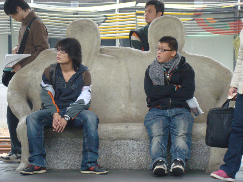 台灣鐵路旅遊攝影台中火車站月台景物篇公共藝術-大同國小美術班-偶然與巧合-II區攝影照片34