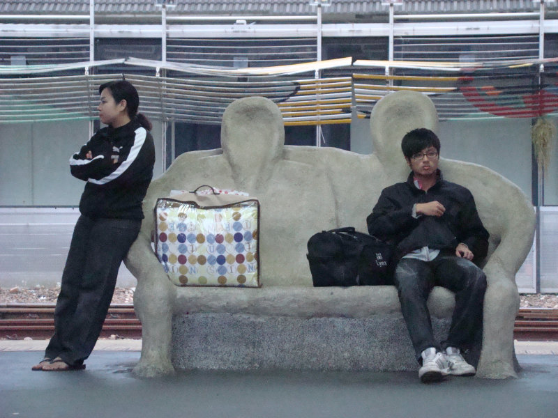 台灣鐵路旅遊攝影台中火車站月台景物篇公共藝術-大同國小美術班-偶然與巧合-II區攝影照片41