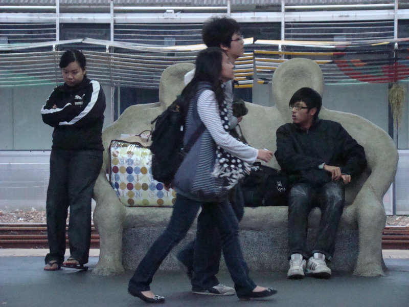 台灣鐵路旅遊攝影台中火車站月台景物篇公共藝術-大同國小美術班-偶然與巧合-II區攝影照片44