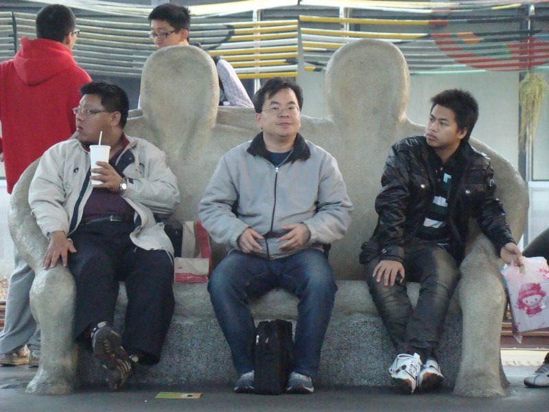 台灣鐵路旅遊攝影台中火車站月台景物篇公共藝術-大同國小美術班-偶然與巧合-II區攝影照片103