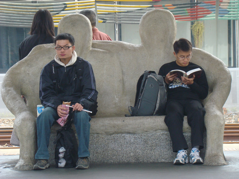 台灣鐵路旅遊攝影台中火車站月台景物篇公共藝術-大同國小美術班-偶然與巧合-II區攝影照片114