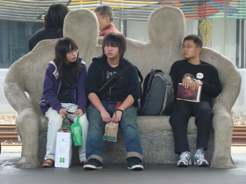 台灣鐵路旅遊攝影台中火車站月台景物篇公共藝術-大同國小美術班-偶然與巧合-II區攝影照片119