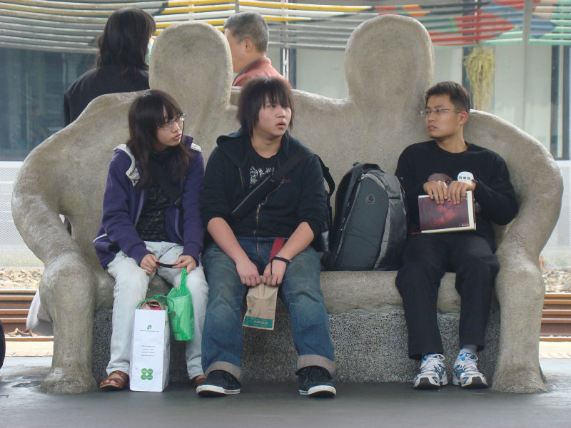 台灣鐵路旅遊攝影台中火車站月台景物篇公共藝術-大同國小美術班-偶然與巧合-II區攝影照片120