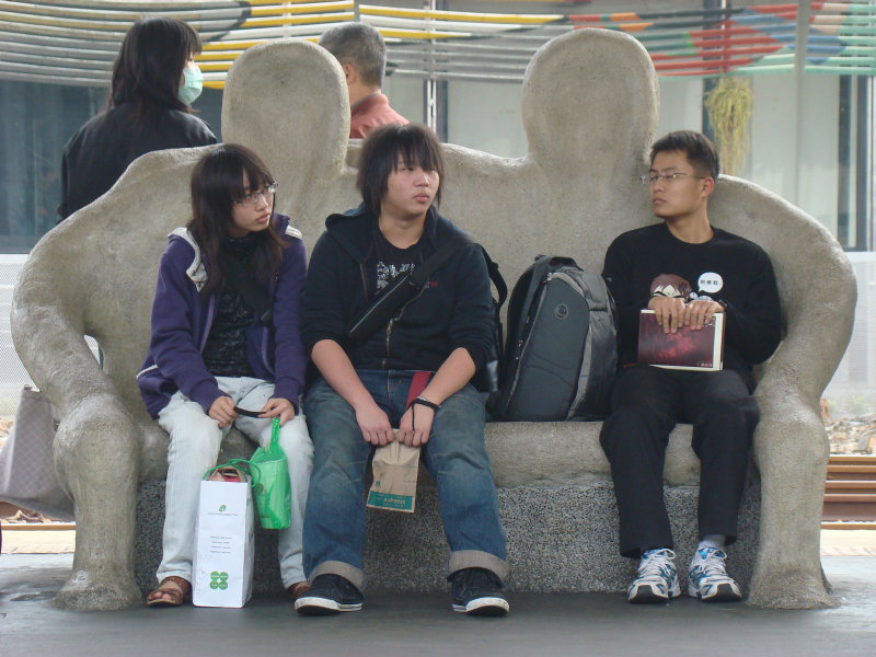 台灣鐵路旅遊攝影台中火車站月台景物篇公共藝術-大同國小美術班-偶然與巧合-II區攝影照片121