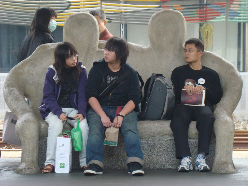 台灣鐵路旅遊攝影台中火車站月台景物篇公共藝術-大同國小美術班-偶然與巧合-II區攝影照片122