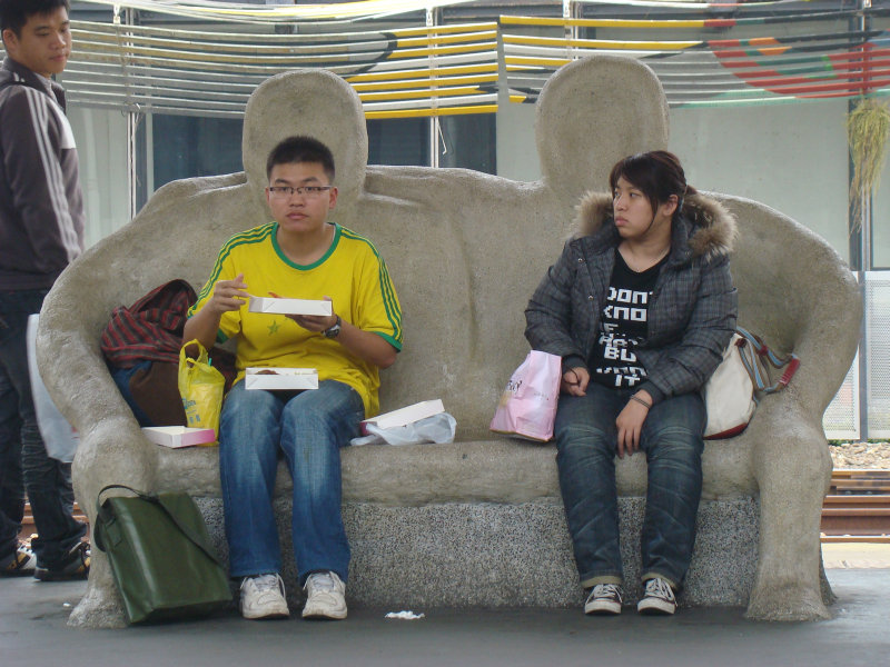 台灣鐵路旅遊攝影台中火車站月台景物篇公共藝術-大同國小美術班-偶然與巧合-II區攝影照片133