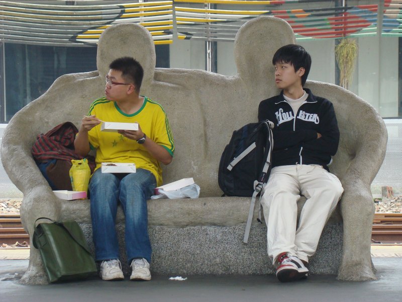 台灣鐵路旅遊攝影台中火車站月台景物篇公共藝術-大同國小美術班-偶然與巧合-II區攝影照片137