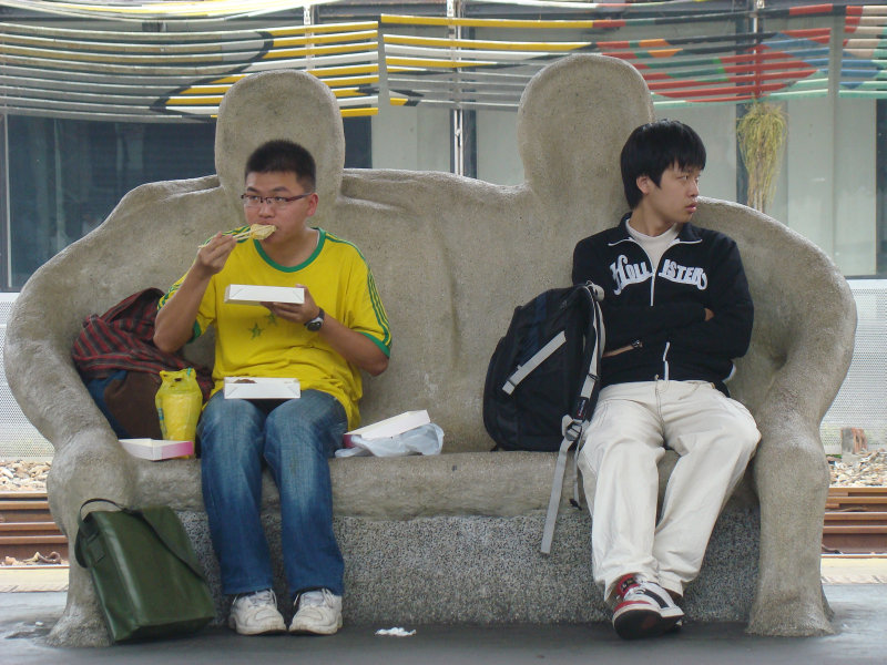 台灣鐵路旅遊攝影台中火車站月台景物篇公共藝術-大同國小美術班-偶然與巧合-II區攝影照片139