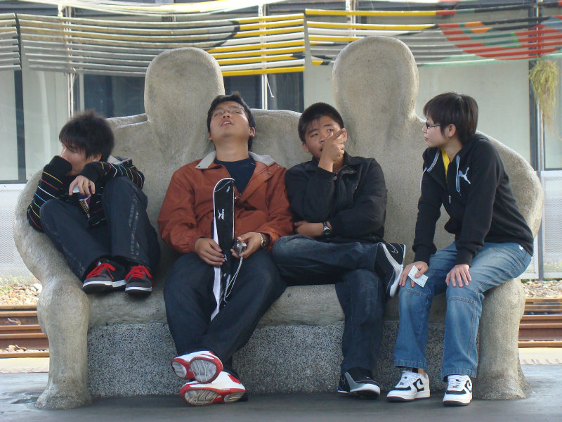 台灣鐵路旅遊攝影台中火車站月台景物篇公共藝術-大同國小美術班-偶然與巧合-II區攝影照片184