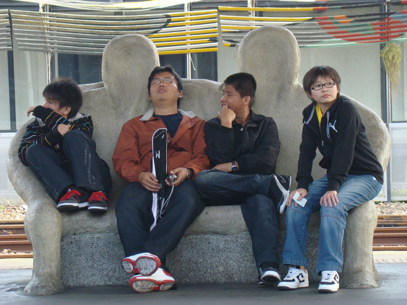 台灣鐵路旅遊攝影台中火車站月台景物篇公共藝術-大同國小美術班-偶然與巧合-II區攝影照片186