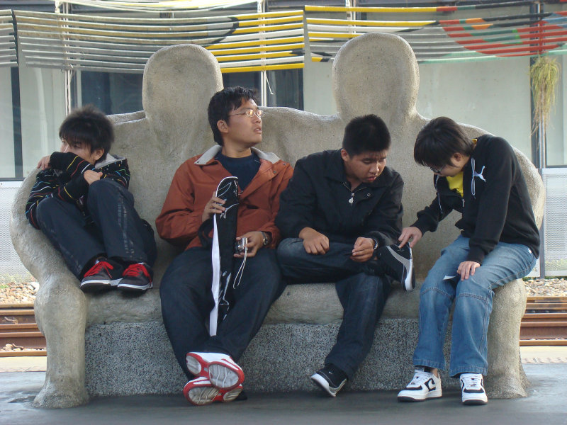 台灣鐵路旅遊攝影台中火車站月台景物篇公共藝術-大同國小美術班-偶然與巧合-II區攝影照片189