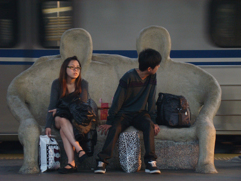 台灣鐵路旅遊攝影台中火車站月台景物篇公共藝術-大同國小美術班-偶然與巧合-II區攝影照片266