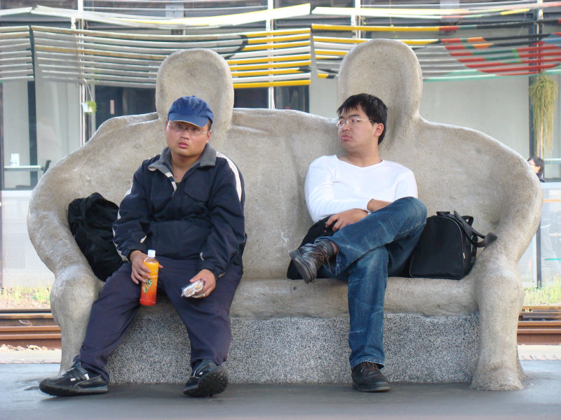 台灣鐵路旅遊攝影台中火車站月台景物篇公共藝術-大同國小美術班-偶然與巧合-II區攝影照片270