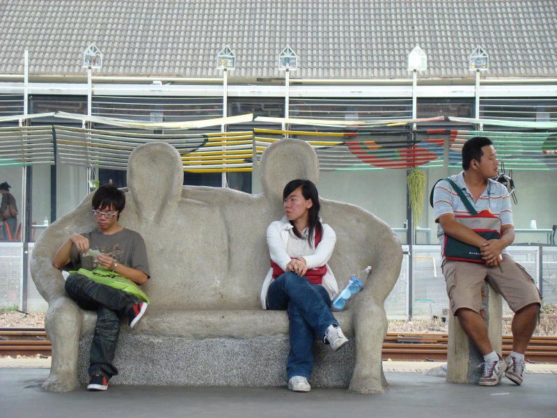 台灣鐵路旅遊攝影台中火車站月台景物篇公共藝術-大同國小美術班-偶然與巧合-II區攝影照片294