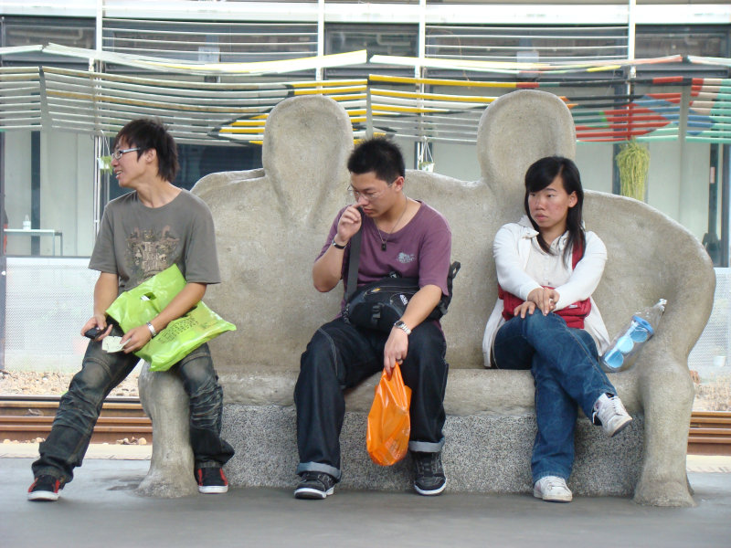台灣鐵路旅遊攝影台中火車站月台景物篇公共藝術-大同國小美術班-偶然與巧合-II區攝影照片299