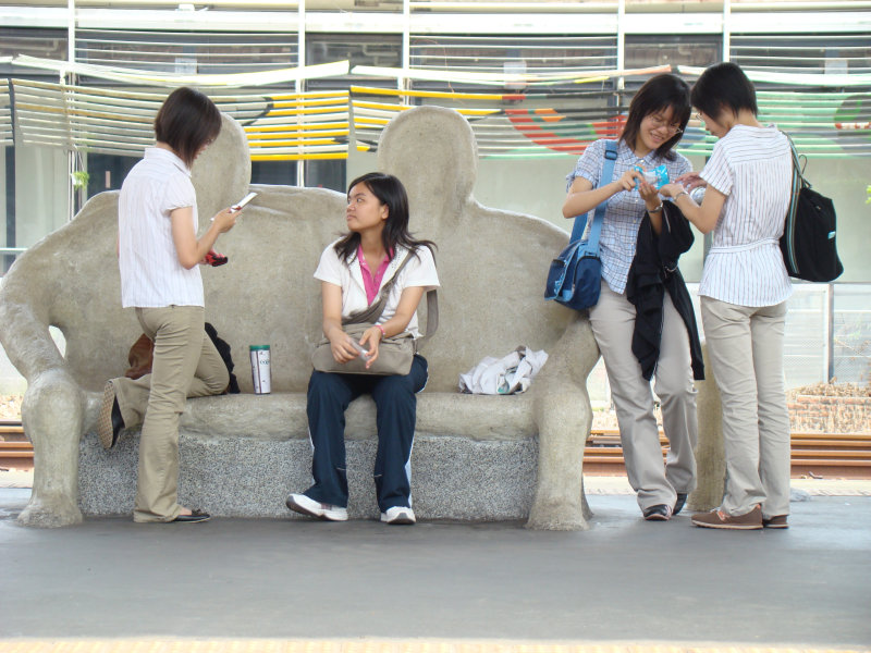 台灣鐵路旅遊攝影台中火車站月台景物篇公共藝術-大同國小美術班-偶然與巧合-II區攝影照片325