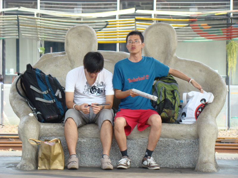 台灣鐵路旅遊攝影台中火車站月台景物篇公共藝術-大同國小美術班-偶然與巧合-II區攝影照片337