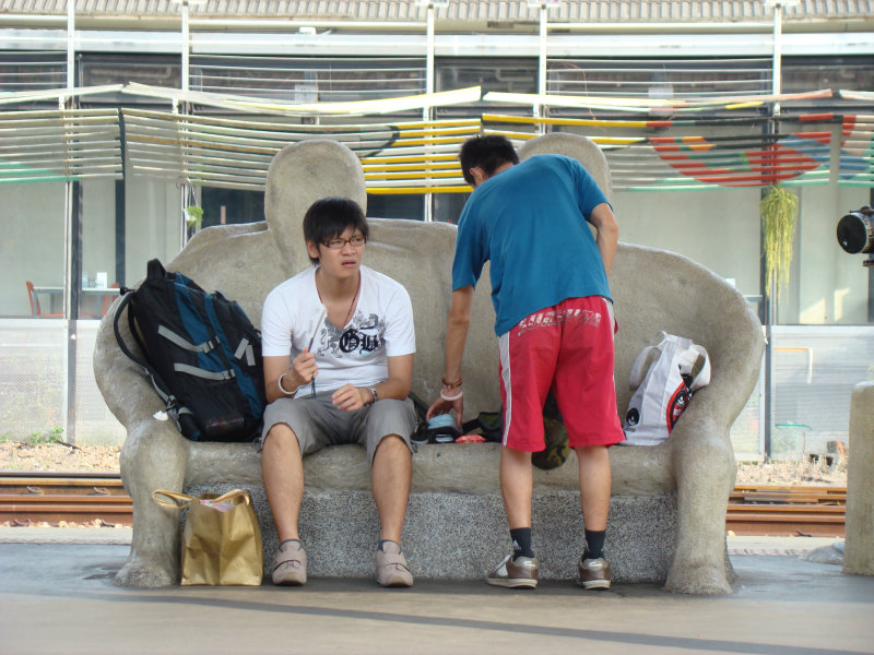 台灣鐵路旅遊攝影台中火車站月台景物篇公共藝術-大同國小美術班-偶然與巧合-II區攝影照片339