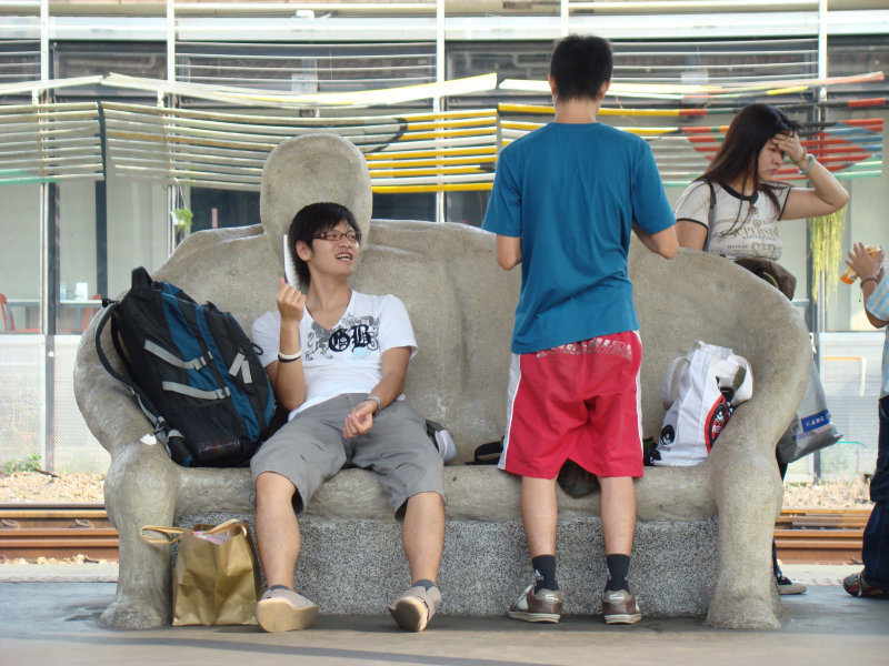 台灣鐵路旅遊攝影台中火車站月台景物篇公共藝術-大同國小美術班-偶然與巧合-II區攝影照片345