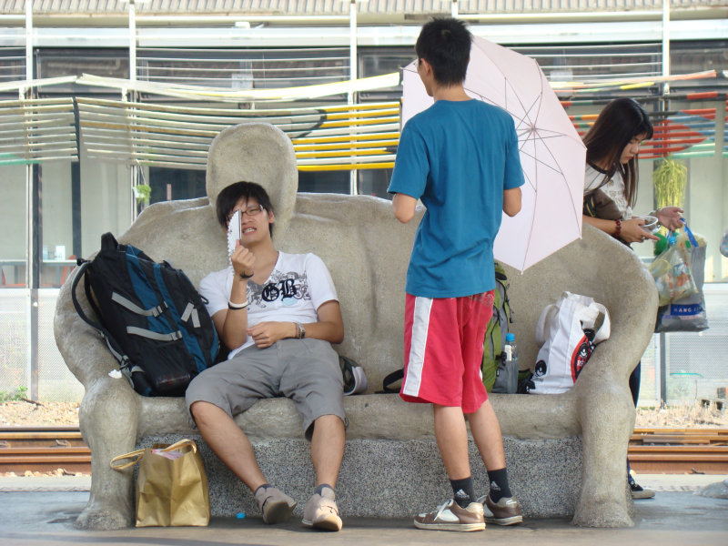 台灣鐵路旅遊攝影台中火車站月台景物篇公共藝術-大同國小美術班-偶然與巧合-II區攝影照片348