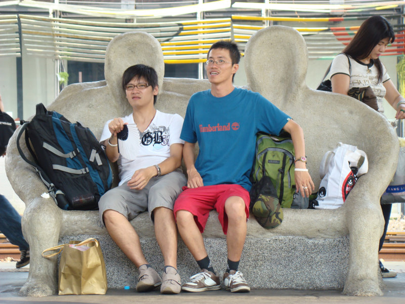 台灣鐵路旅遊攝影台中火車站月台景物篇公共藝術-大同國小美術班-偶然與巧合-II區攝影照片352