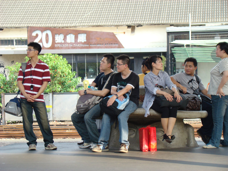 台灣鐵路旅遊攝影台中火車站月台景物篇公共藝術-大同國小美術班-偶然與巧合-II區攝影照片363