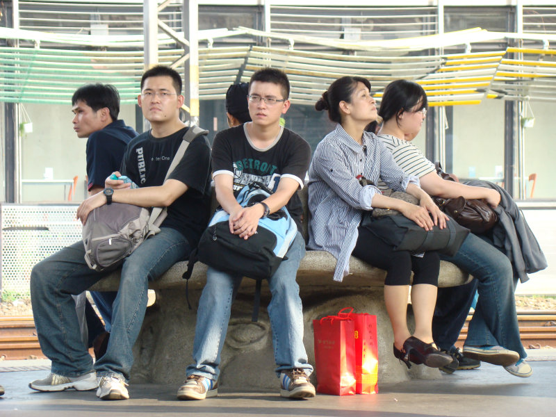 台灣鐵路旅遊攝影台中火車站月台景物篇公共藝術-大同國小美術班-偶然與巧合-II區攝影照片368