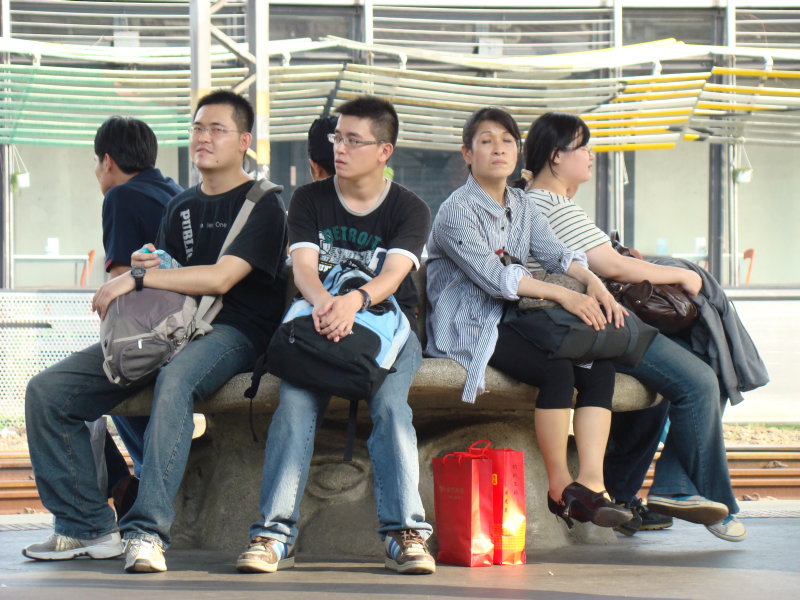 台灣鐵路旅遊攝影台中火車站月台景物篇公共藝術-大同國小美術班-偶然與巧合-II區攝影照片369