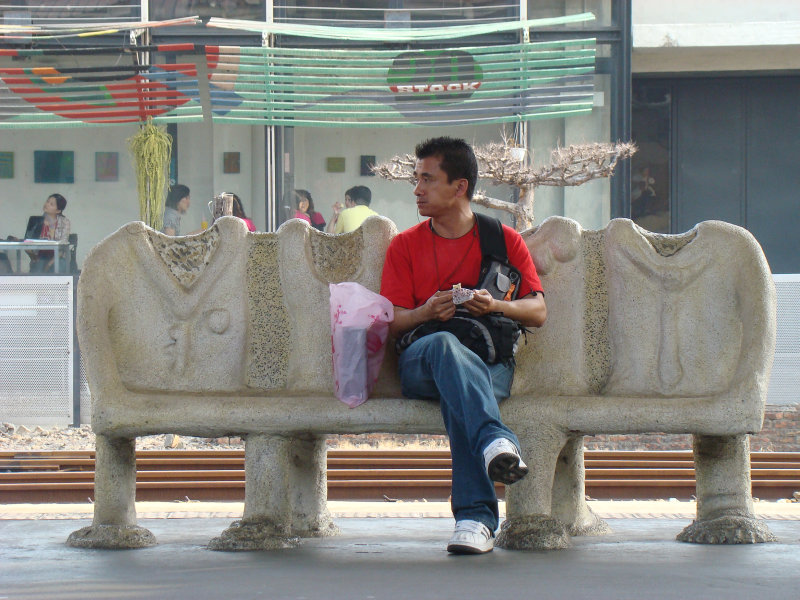 台灣鐵路旅遊攝影台中火車站月台景物篇公共藝術-大同國小美術班-偶然與巧合-II區攝影照片406