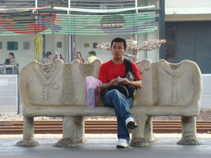 台灣鐵路旅遊攝影台中火車站月台景物篇公共藝術-大同國小美術班-偶然與巧合-II區攝影照片407