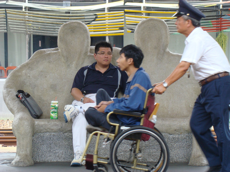 台灣鐵路旅遊攝影台中火車站月台景物篇公共藝術-大同國小美術班-偶然與巧合-I區攝影照片8