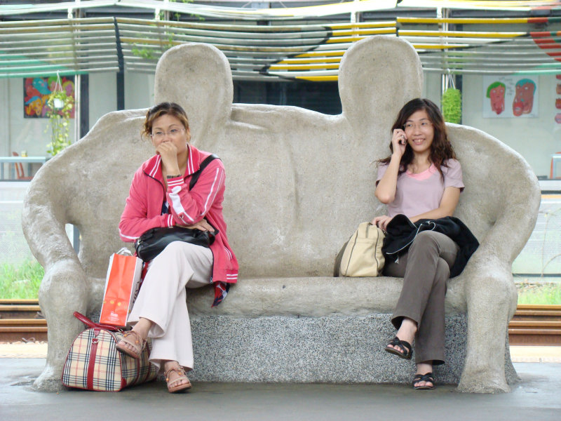 台灣鐵路旅遊攝影台中火車站月台景物篇公共藝術-大同國小美術班-偶然與巧合-I區攝影照片13