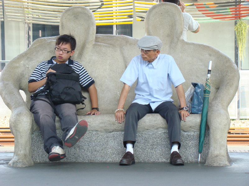 台灣鐵路旅遊攝影台中火車站月台景物篇公共藝術-大同國小美術班-偶然與巧合-I區攝影照片30