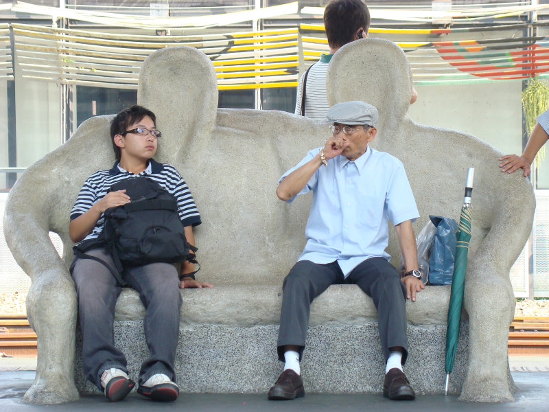 台灣鐵路旅遊攝影台中火車站月台景物篇公共藝術-大同國小美術班-偶然與巧合-I區攝影照片33