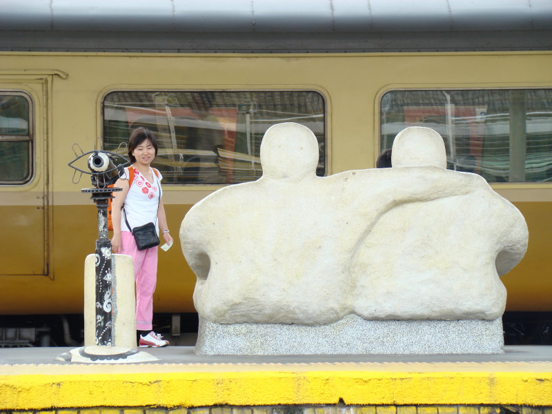 台灣鐵路旅遊攝影台中火車站月台景物篇公共藝術-大同國小美術班-偶然與巧合-I區攝影照片71