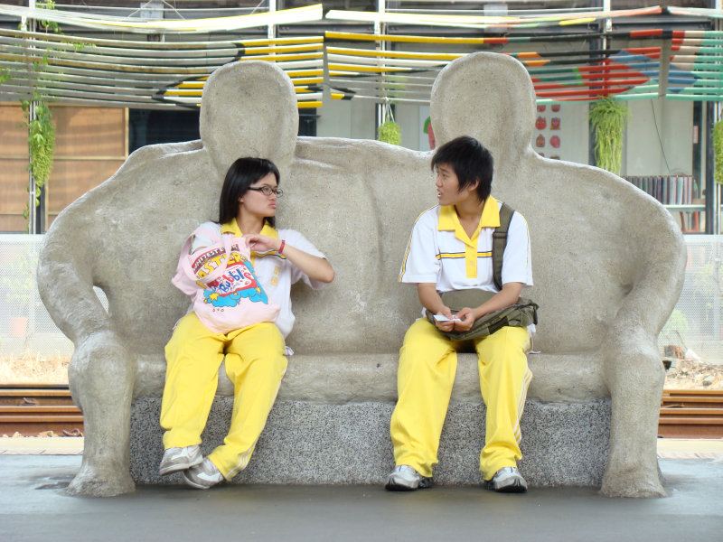 台灣鐵路旅遊攝影台中火車站月台景物篇公共藝術-大同國小美術班-偶然與巧合-I區攝影照片82