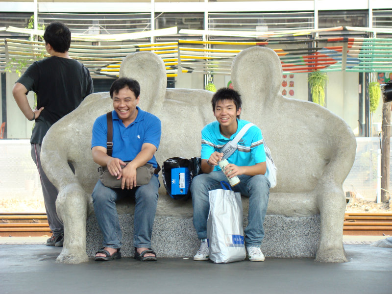 台灣鐵路旅遊攝影台中火車站月台景物篇公共藝術-大同國小美術班-偶然與巧合-I區攝影照片86