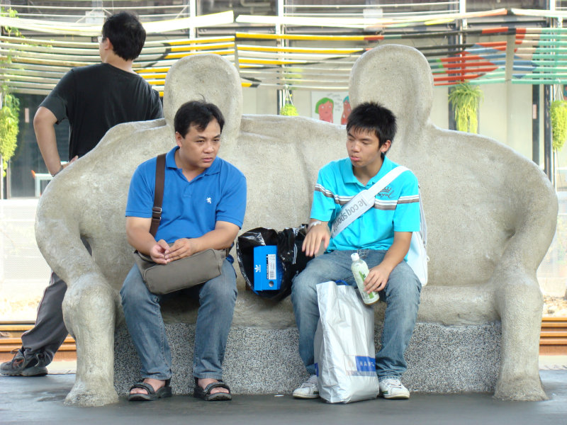 台灣鐵路旅遊攝影台中火車站月台景物篇公共藝術-大同國小美術班-偶然與巧合-I區攝影照片89