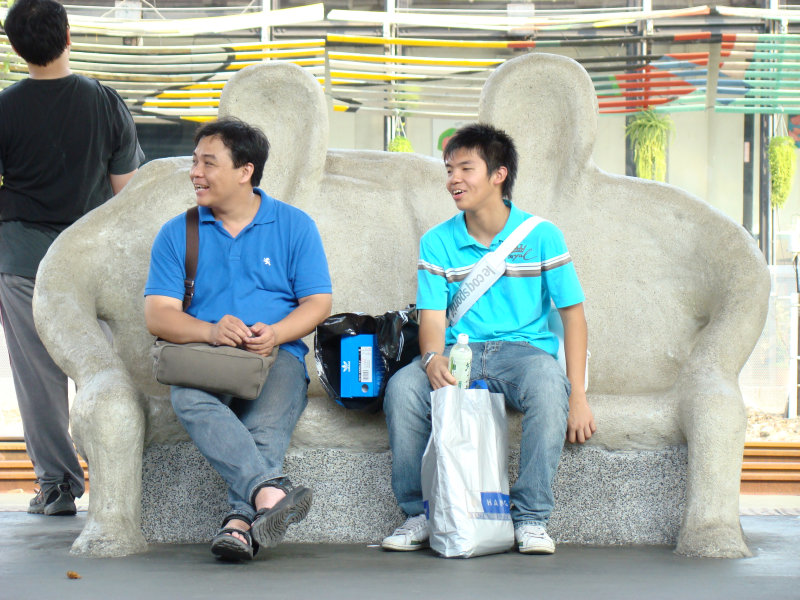 台灣鐵路旅遊攝影台中火車站月台景物篇公共藝術-大同國小美術班-偶然與巧合-I區攝影照片93