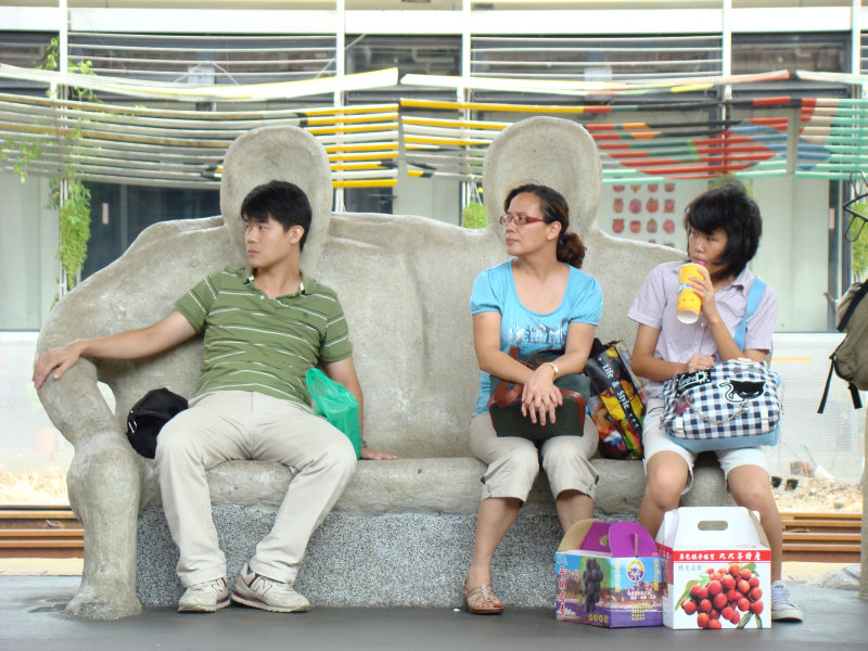 台灣鐵路旅遊攝影台中火車站月台景物篇公共藝術-大同國小美術班-偶然與巧合-I區攝影照片100